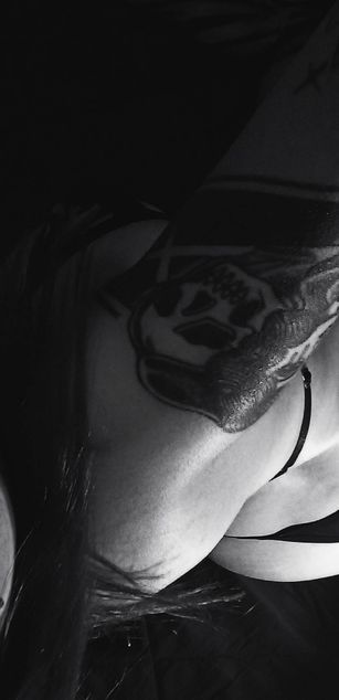 Model - FEET ADDICTION dominatrix