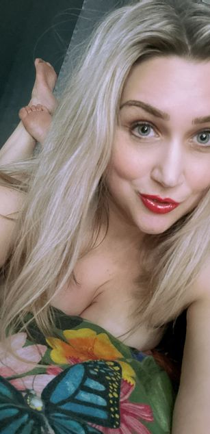 Model - CurvyWifeyX curvy