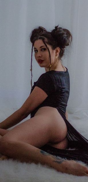 Model - Alina Goddess boobs