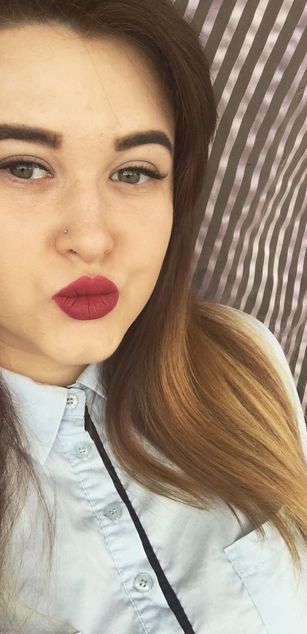 Model - Elizabeth_b 2