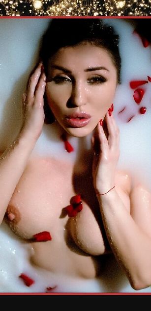 Model - Dalia Lavish toys