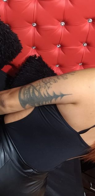 Model - ChaneelMcquensi feet