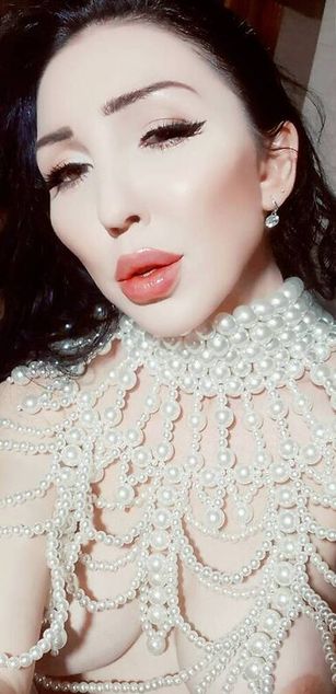 Model - Dalia Lavish toys