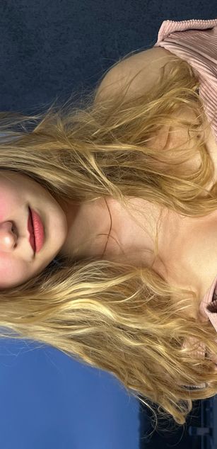 Model - AnyAmaazzy blowjob