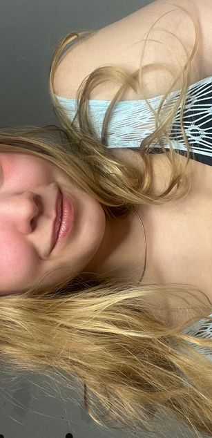 Model - AnyAmaazzy blowjob