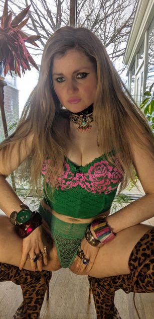 Model - Rosie Morrell Sex Therapist goddess