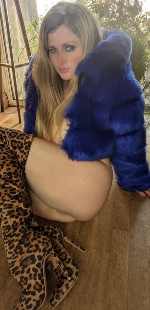 Model - Rosie Morrell Sex Therapist goddess