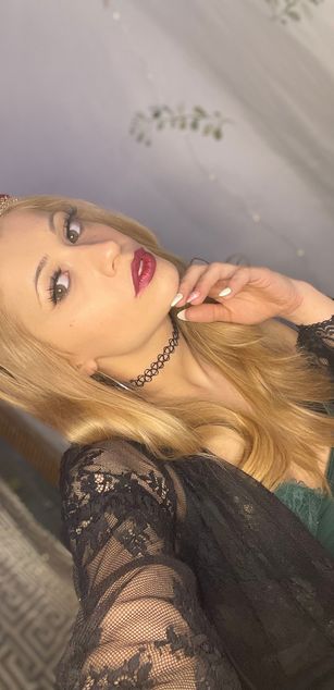 Model - LoraliLynn fetish