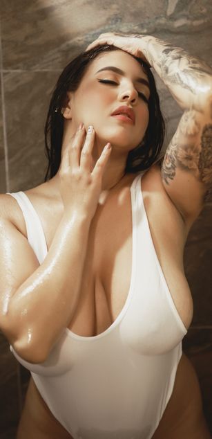 Model - SiennaScott dp