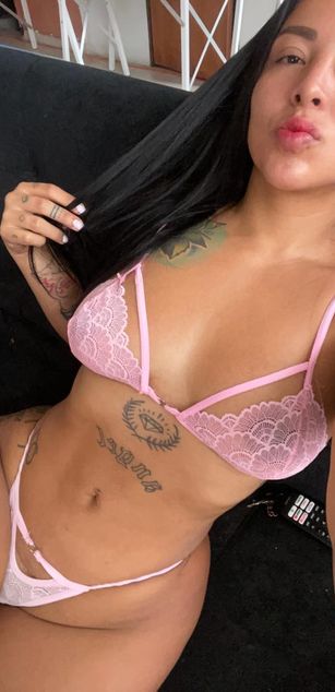 Model - Kendall Evans deepthroat