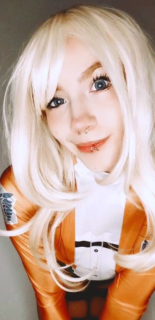 Model - Sofia Moon petite