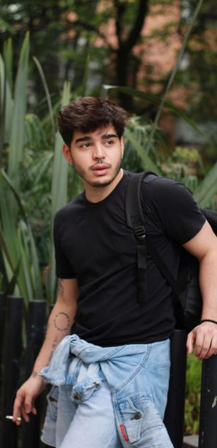 Model - Elioth Evans deepthroat