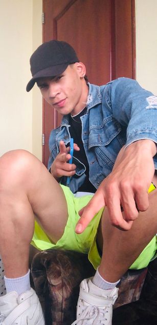 Model - Poysonsam bigass