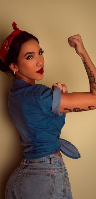 Model - KylieWhite deepthroat