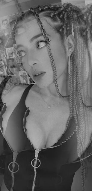 Model - Nati deepthroat