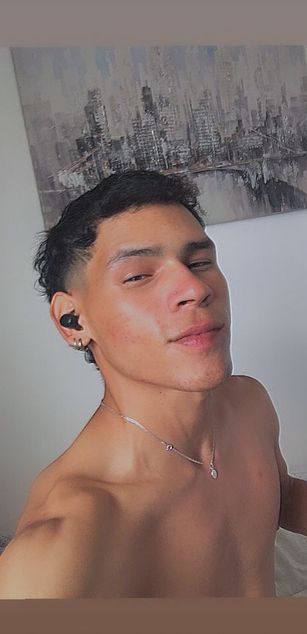 Model - Poysonsam bigass