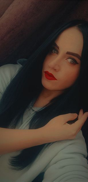 Model - Jennifer striptease