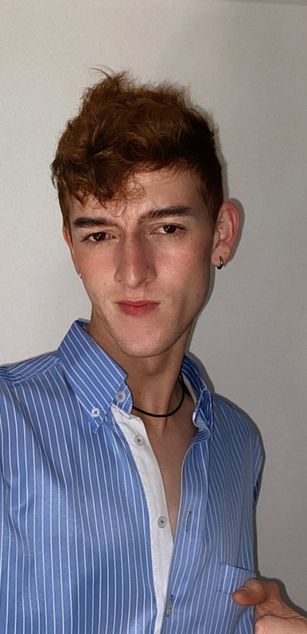 Model - Felipe Slim feet