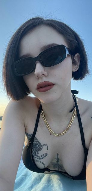 Model - Dilara striptease