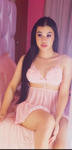 Model - Angelica Vega latina