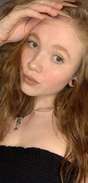 Model - Maya Light striptease