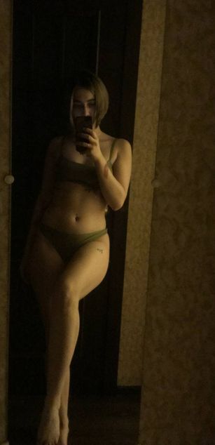 Model - Trasy Stone lips