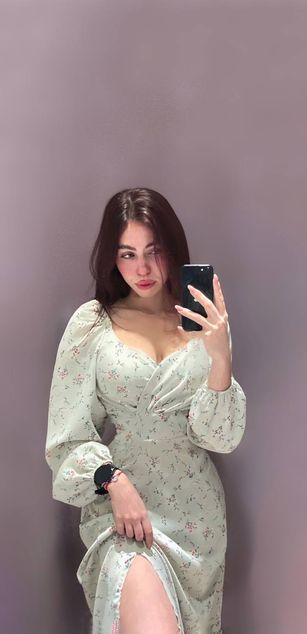 Model - ArielFuller feet