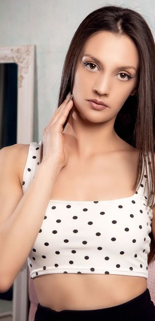 Model - SaraShane striptease