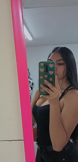 Model - Sophie deepthroat