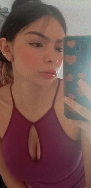 Model - Sophie deepthroat