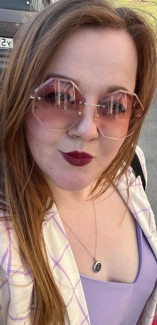 Model - Red Fox striptease