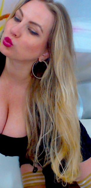 Model - LillyDiaz deepthroat