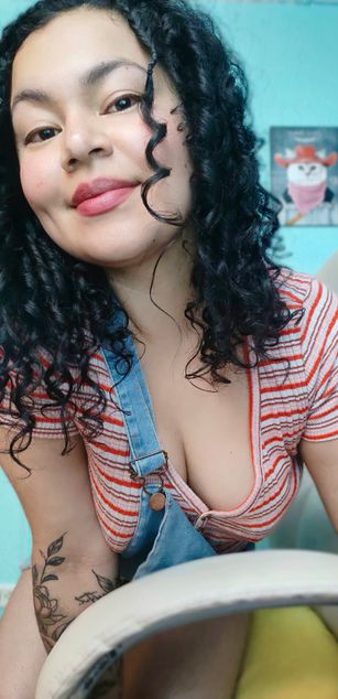 Model - Melinaw curvy