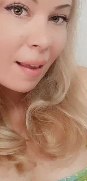 Model - CurvyWhitneyLynn bigtits