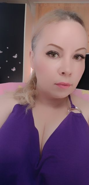 Model - CurvyWhitneyLynn bigtits