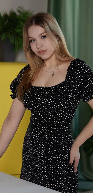 Model - SimonaOliver heels