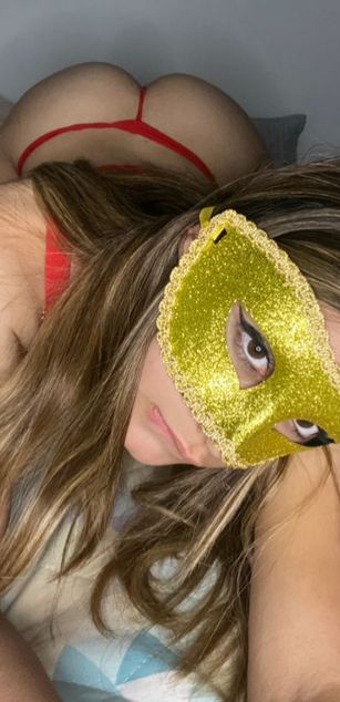 Model - SharonEvanz striptease