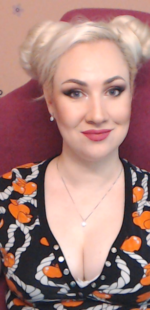 Model - Miss Lexy Gold fetish