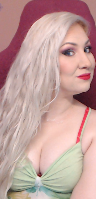 Model - Miss Lexy Gold fetish