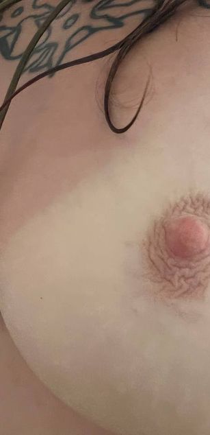 Model - Elena bigtits