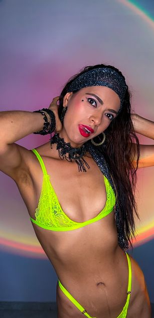 Model - MELANY MENDOZA mature