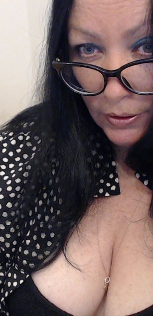 Model - BruneteBBW outfits