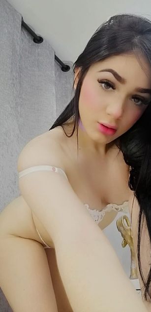 Model - EmilyPrada deepthroat