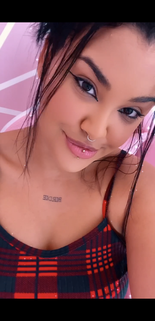 Model - Izzy Birdie pussyplay