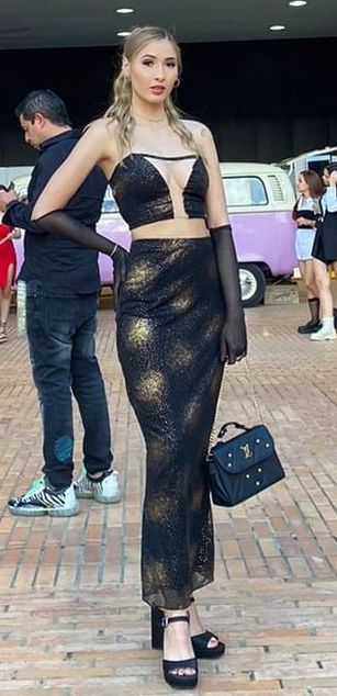 Model - Bianca Brunni deepthroat