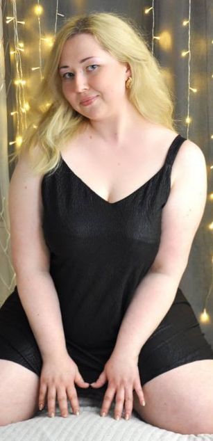 Model - GloriaShy bigboobs