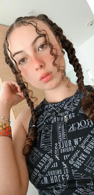 Model - Melany Becker deepthroat