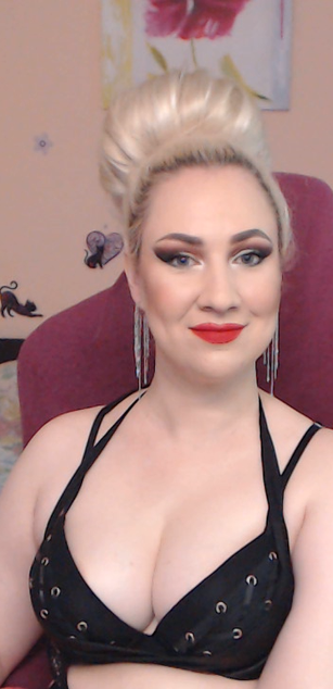 Model - Miss Lexy Gold fetish