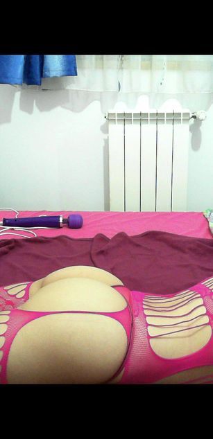 Model - Miss Lexy Gold fetish