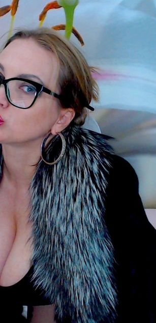 Model - LillyDiaz deepthroat